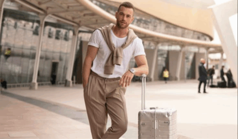 تنسيقات ملابس سفر صيفية للرجال