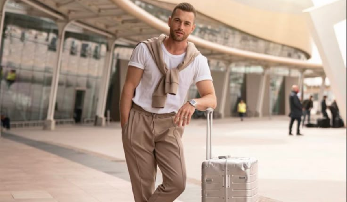 تنسيقات ملابس سفر صيفية للرجال