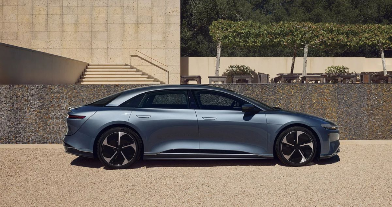 سيارات كهربائية فاخرة يتجاوز سعرها المليون دولار تجسّد قمّة الرفاهية والقوة