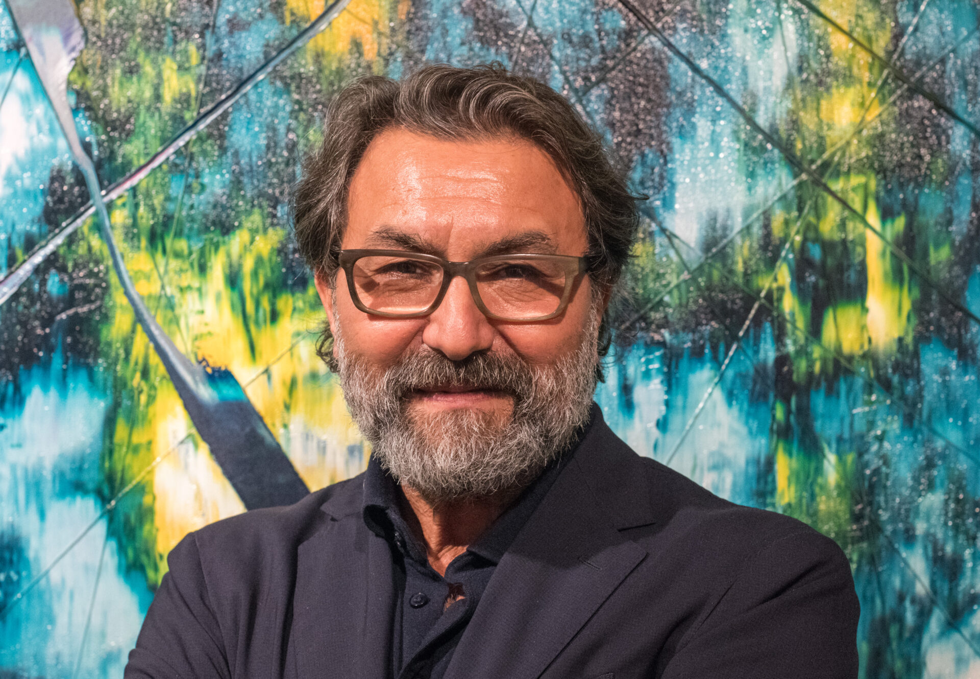 Unfolded Layers.. معرض الطبقات المتكشّفة: رحلة أحمد أوران نحو جوهر اللون