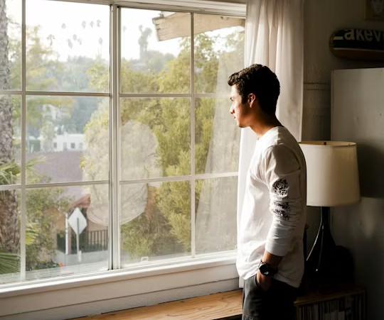 كيف يُمكن للضوء الصباحي أن يُعالج الاكتئاب واضطرابات النوم؟