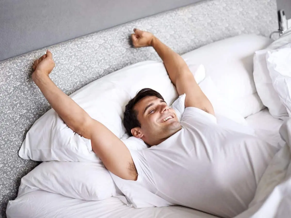 روتين صباحي يشحن طاقة الرجل في بداية الأسبوع