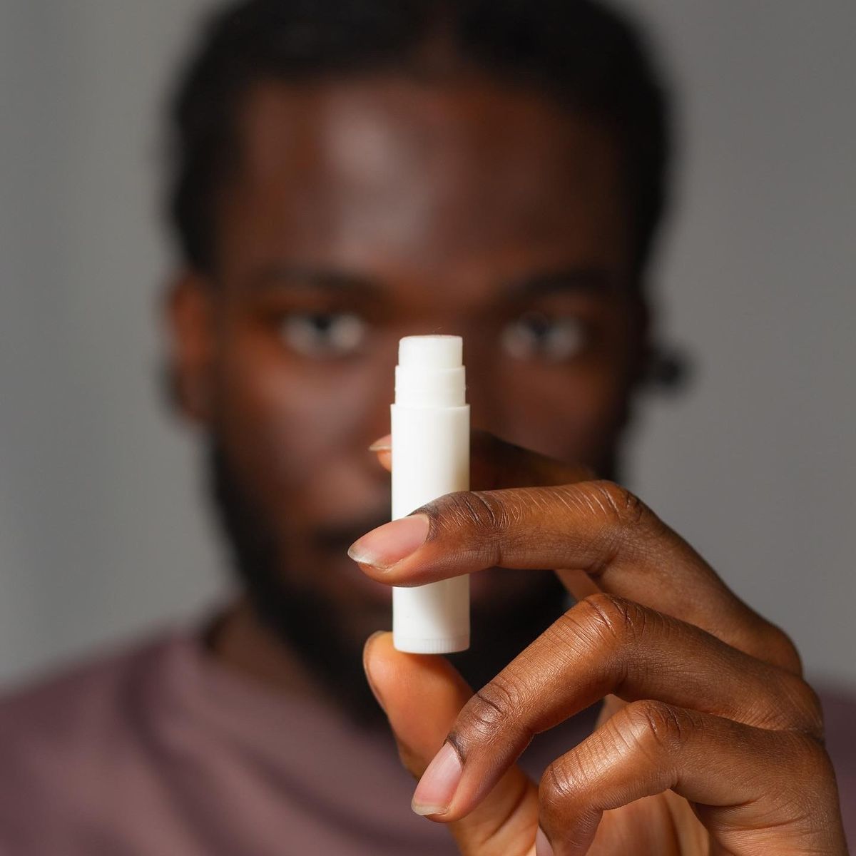 سر الشفاه الصحية يبدأ باختيار أفضل مرطبات الشفاه الطبيعية