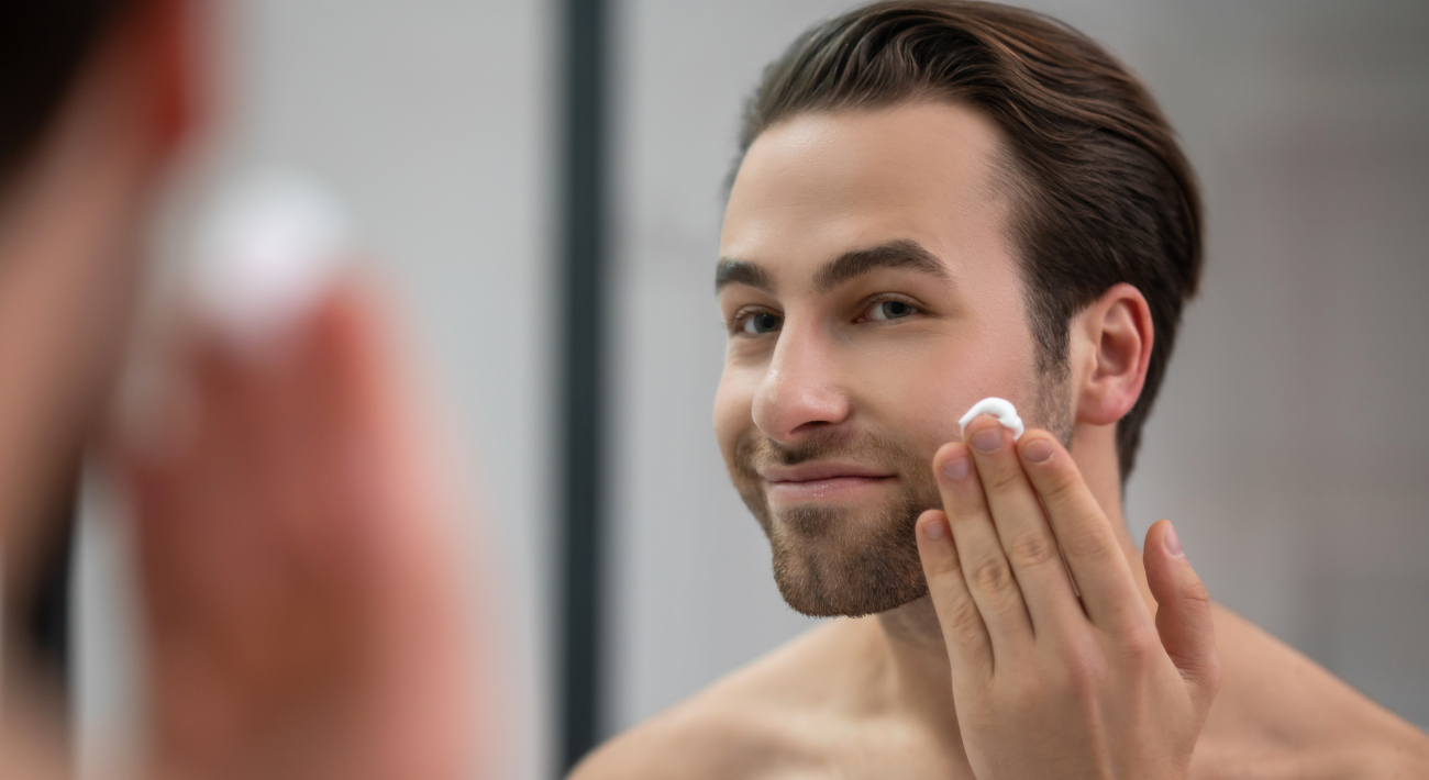 روتين نضارة الوجه الفورية قبل ليلة عيد الحب من دون منتجات معقّدة