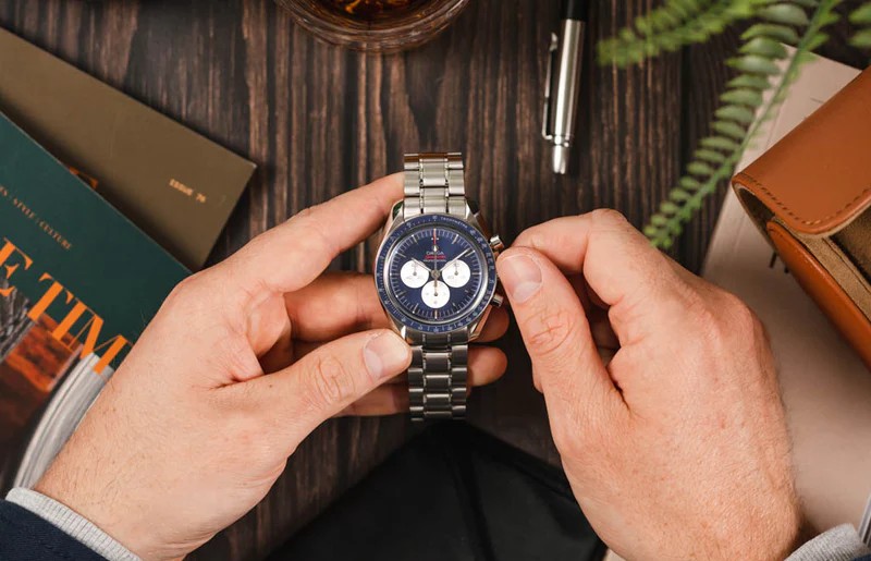 تأثير جاذبية الأرض على دقة الساعة: هل التوربيون ضرورة أم رفاهية؟