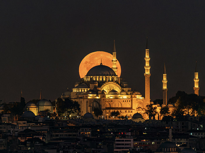 سحر الأمسيات الرمضانية في عواصم التاريخ