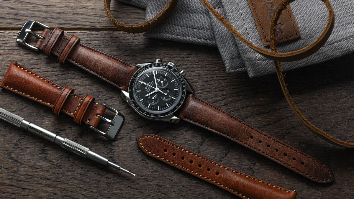 أسرار اختيار السوار المثالي: الدليل العملي للرجل بين كلاسيكية الجلود وعراقة الفولاذ