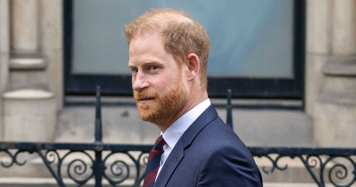 لماذا يحمل الأمير هاري اسمًا مختلفًا رسميًا؟