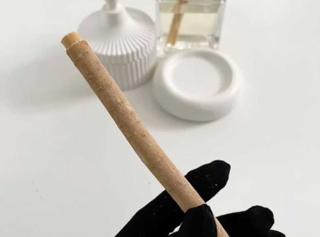 سر الابتسامة النظيفة يبدأ من استخدام السواك يوميًا