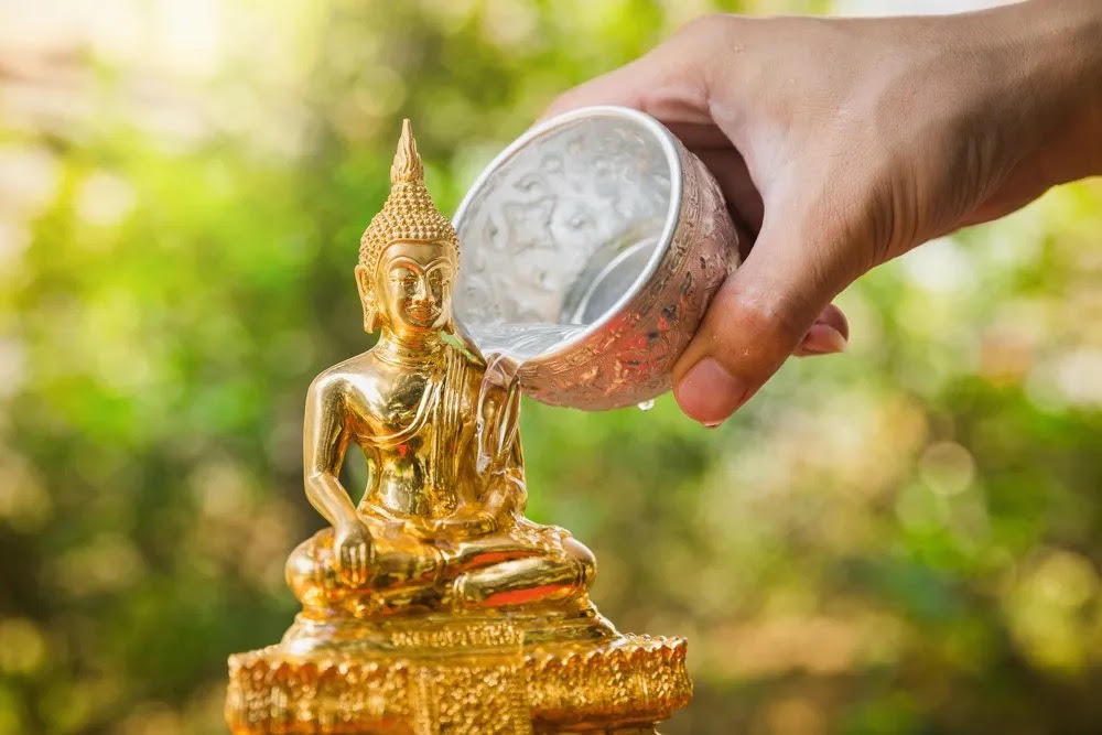 مهرجان سونغكران وطقوس التطهر بالماء في رأس السنة التايلاندية