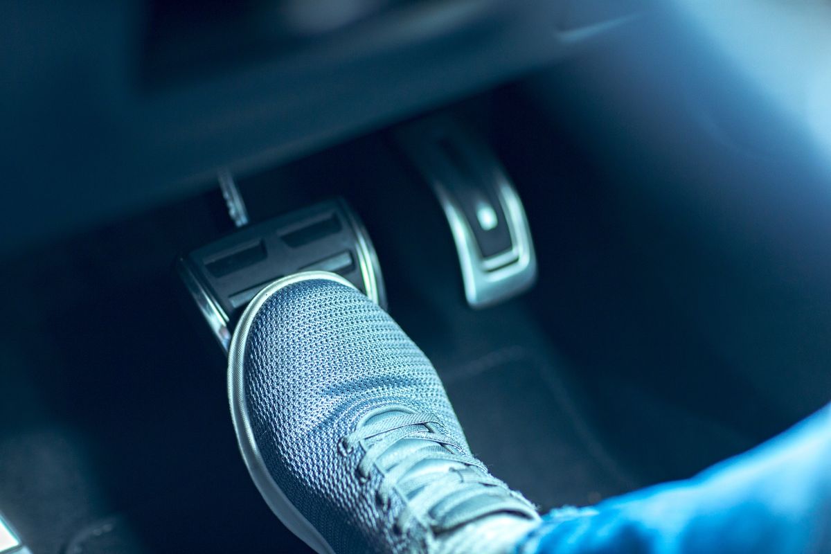 إشارات مهمة يكشفها صفير المكابح قبل حدوث أعطال مكلفة