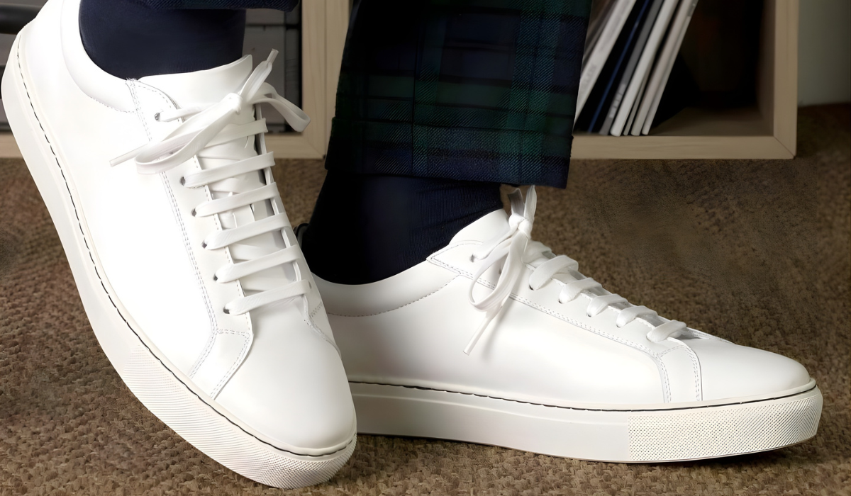 كيفية تنظيف الحذاء الرياضي الأبيض