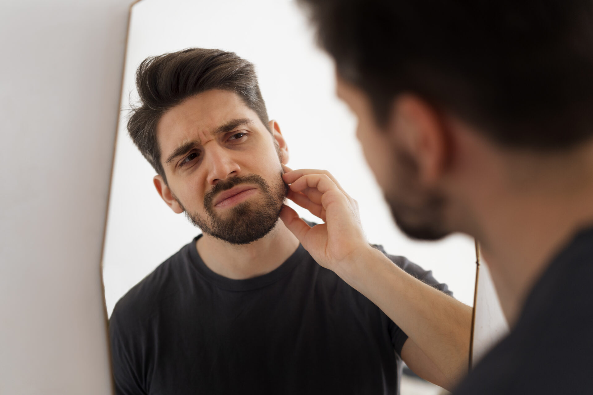 تقنيات حديثة لمعالجة فراغات الذقن بفعالية