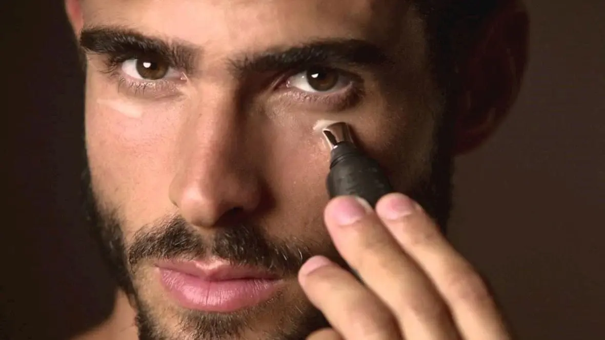 وداعاً للهالات السوداء… متى يصبح مصحح العيوب خياراً ذكياً للرجل؟