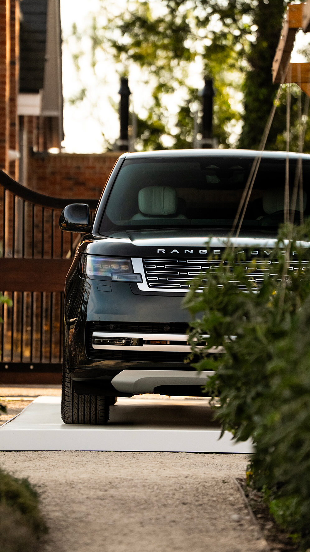 Range Rover تكشف أسرار تصميمها ومستقبلها الكهربائي
